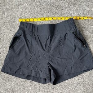 Merrell Women's Dark Gray Shorts Medium